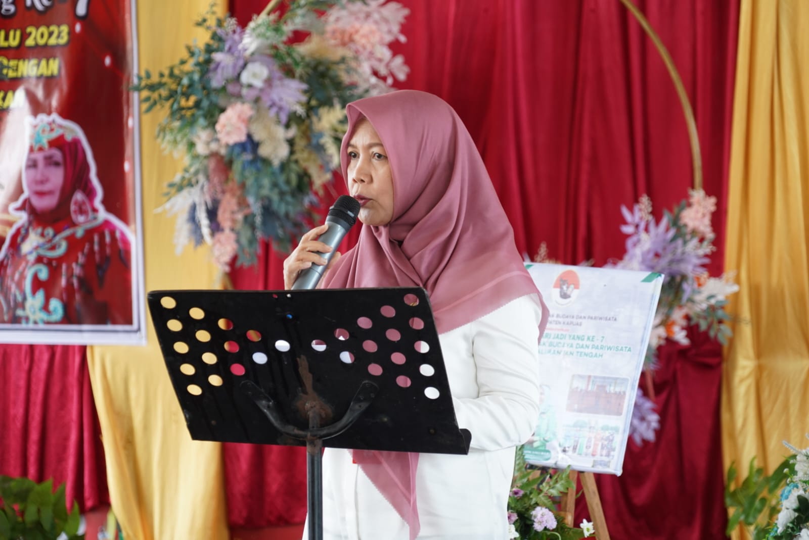 Asisten Ekbang Sri Widanarni Menghadiri HUT Asosiasi Bawi Dayak Budaya dan Pariwisata Provinsi Kalimantan Tengah Ke-7 Tahun 2024