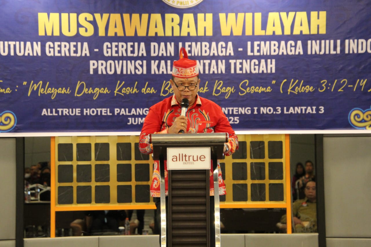 Mewakili Gubernur, Ketua Pembina Kerohanian Kristen Leonard S Ampung Buka Muswil PGLII Prov Kalteng