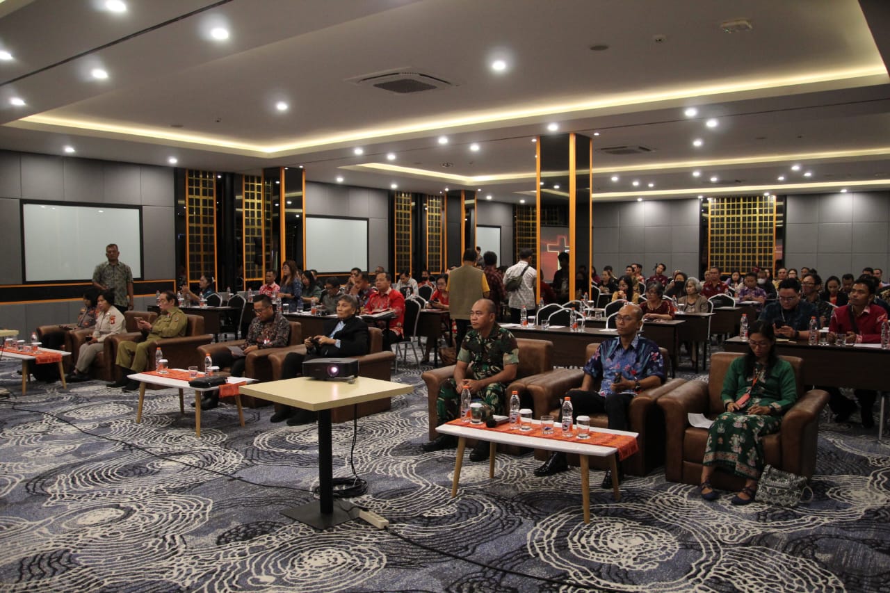 Mewakili Gubernur, Ketua Pembina Kerohanian Kristen Leonard S Ampung Buka Muswil PGLII Prov Kalteng