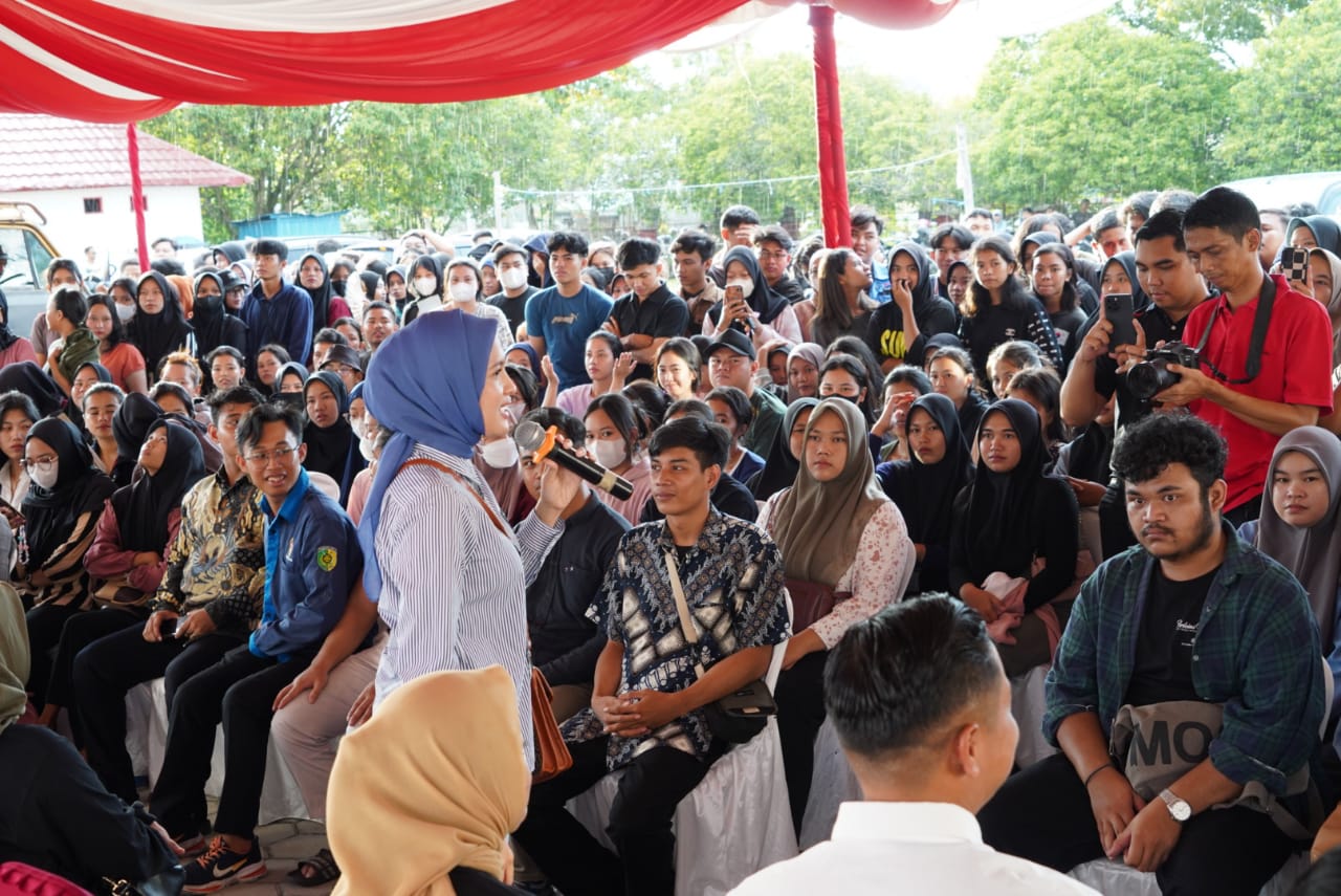 Ketua TP-PKK Ivo Sugianto Sabran Salurkan 2.000 Paket Sembako Untuk Mahasiswa Perantauan di Kota Palangka Raya