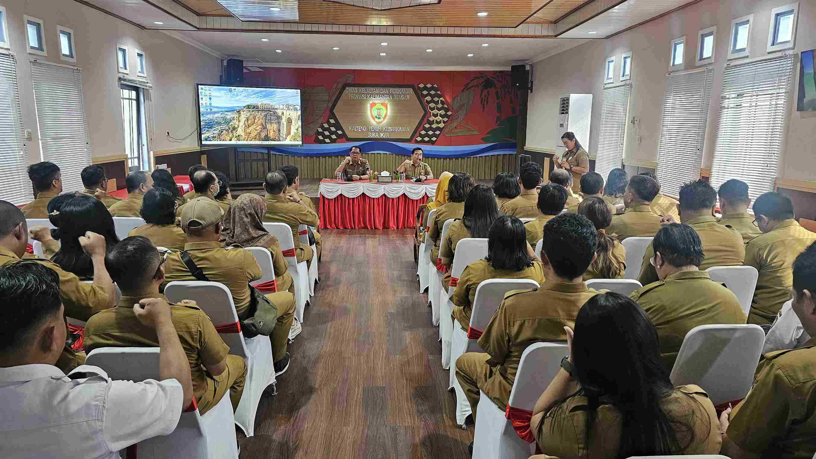Siap Dukung Agustiar-Edy di Sektor Perikanan, Kepala Dislutkan Prov. Kalteng Berikan Arahan Kepada Pegawai 