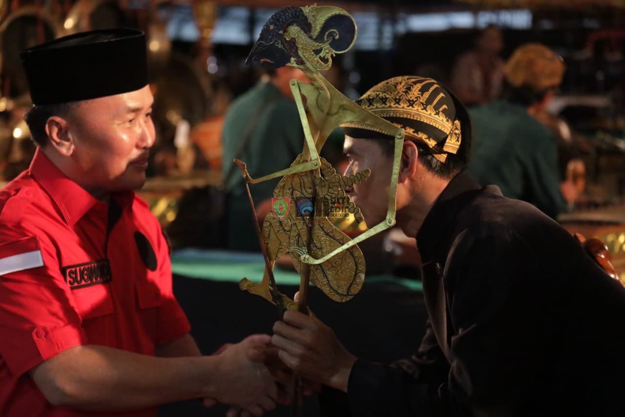 Tasyakuran Gubernur Kalimantan Tengah, Pagelaran Wayang Kulit Semalam Suntuk