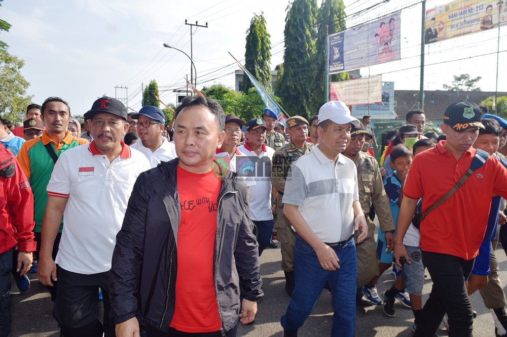 Puluhan Ribu Warga Ikuti Jalan Sehat Kebangsaan