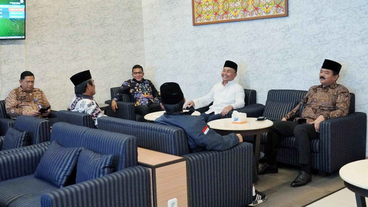 Gubernur Sugianto Sabran Antar Langsung Keberangkatan Menteri ATR/BPN