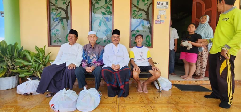Memaknai Ramadhan, Sekda Nuryakin Berbagi Berkah untuk Warga Kurang Mampu di Puruk Cahu