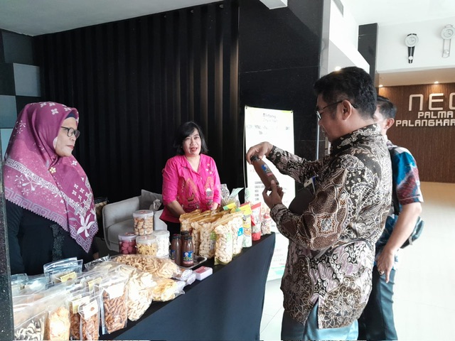 Kepala Diskominfosantik Kalteng Buka Bimtek Platform Digital Kemitraan Bagi KIM