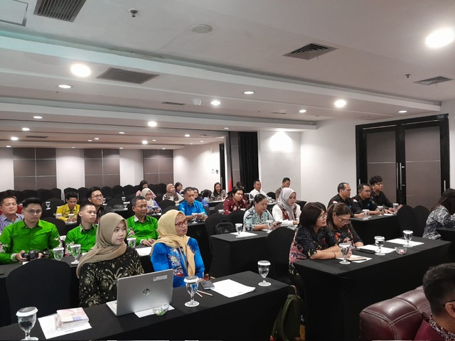 Kepala Diskominfosantik Kalteng Buka Bimtek Platform Digital Kemitraan Bagi KIM