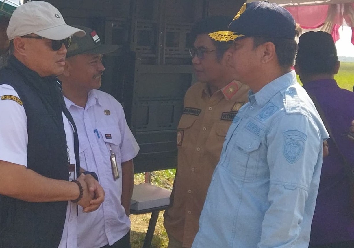Plt. Kadis Ketahanan Pangan Prov. Kalteng Ikuti Gerakan Tanam Padi Secara Serentak di Desa Lempuyang