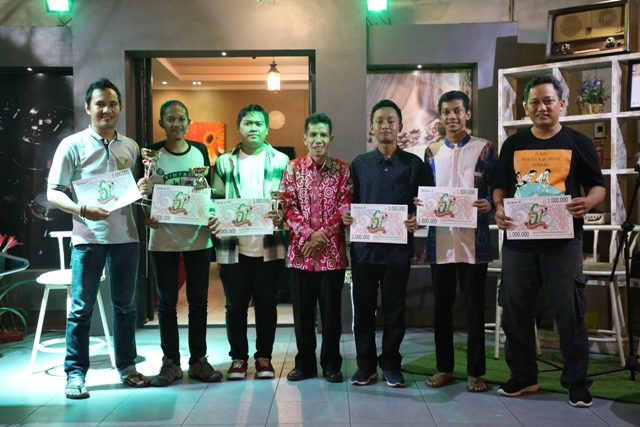 Penyerahan Hadiah Lomba Pesona Budaya Kalteng HUT ke-61 Kalimantan Tengah