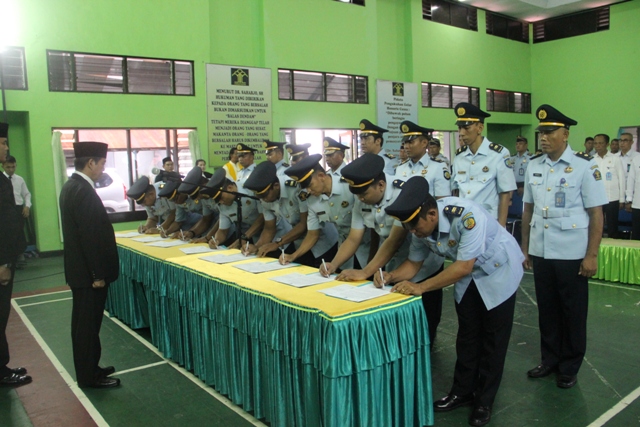 Kakanwil Kemenkumham Kalteng Lantik 16 Pejabat Eselon V Di Lingkungan Pemasyarakatan