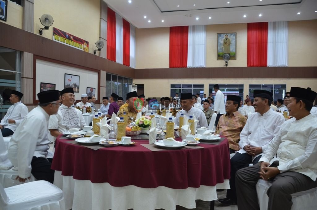 Gubernur Buka Puasa Bersama di Korem 102/PJG