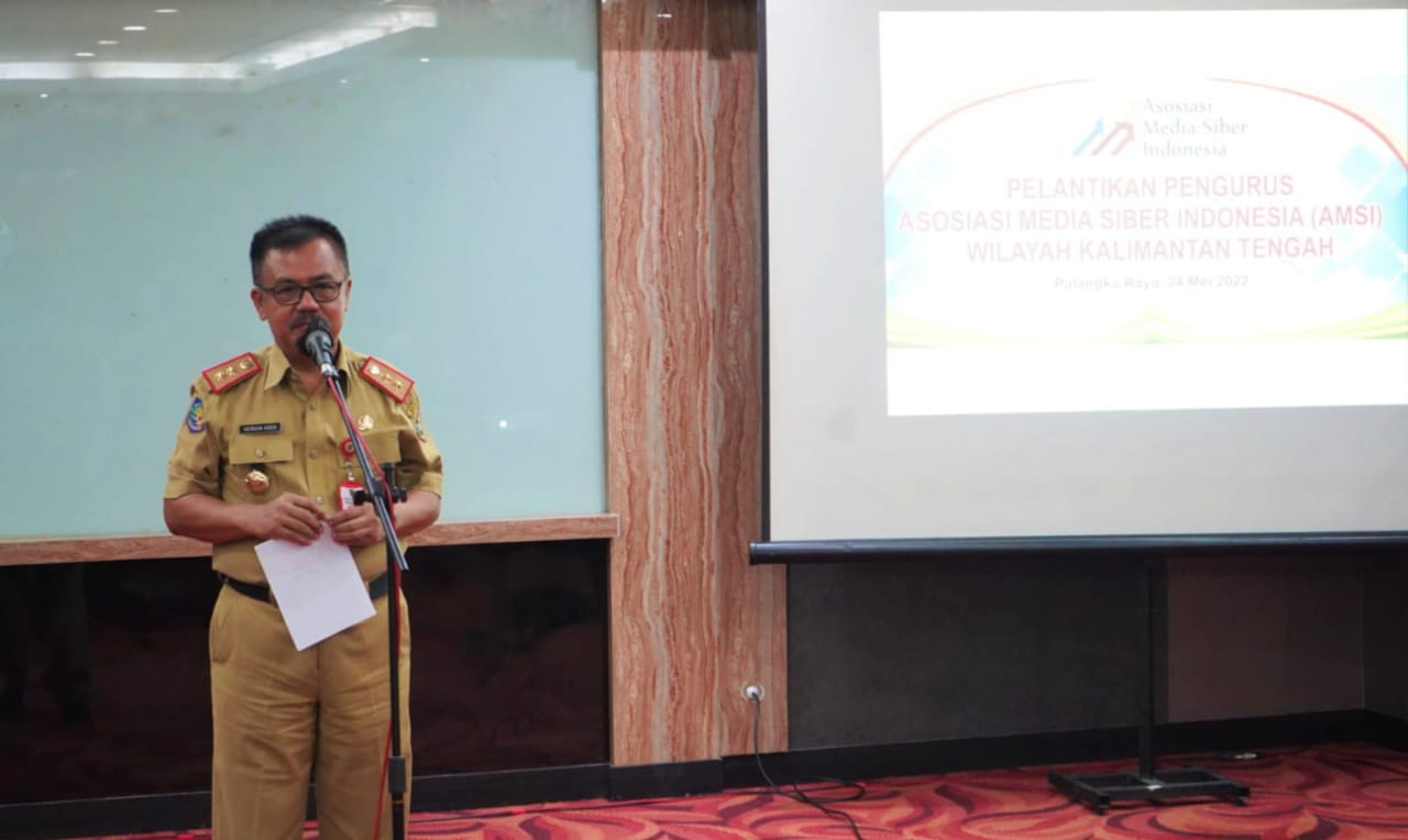 Sahli Gubernur Bidang Pemerintahan, Hukum dan Politik Herson B Aden Hadiri Pelantikan Pengurus Wilayah AMSI Kalteng Periode 2022-2025