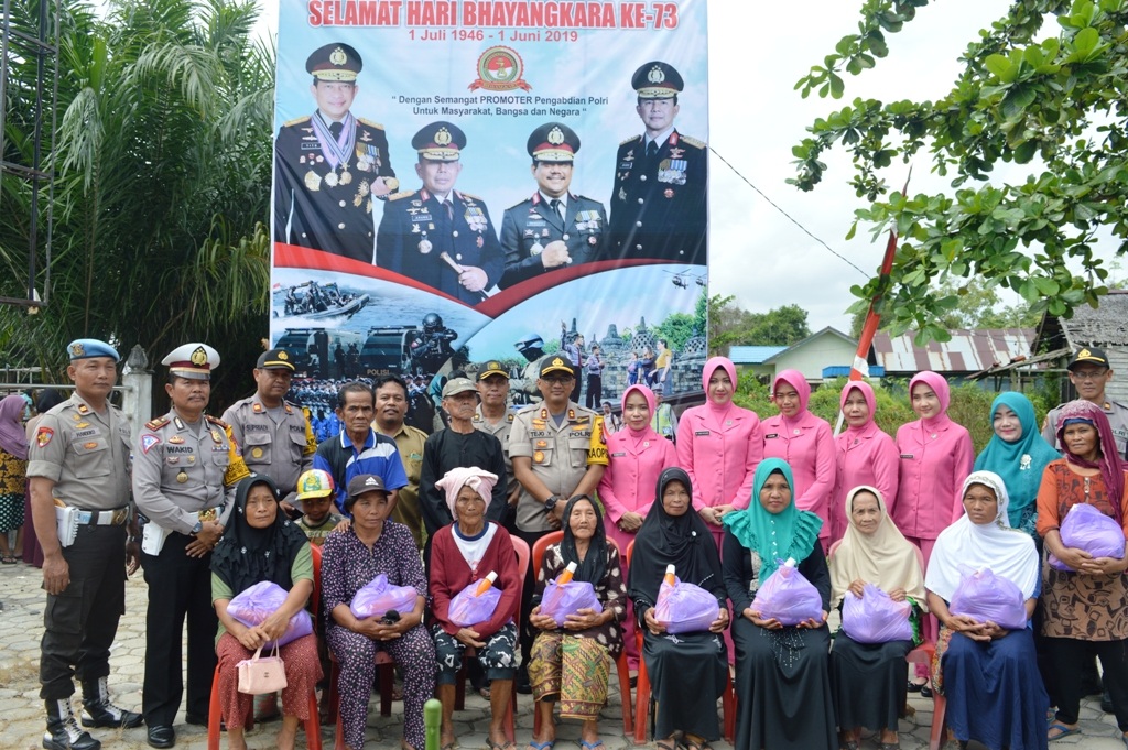 TP-PKK dan Bhayangkari Kabupaten Kapuas Gelar Pasar Murah
