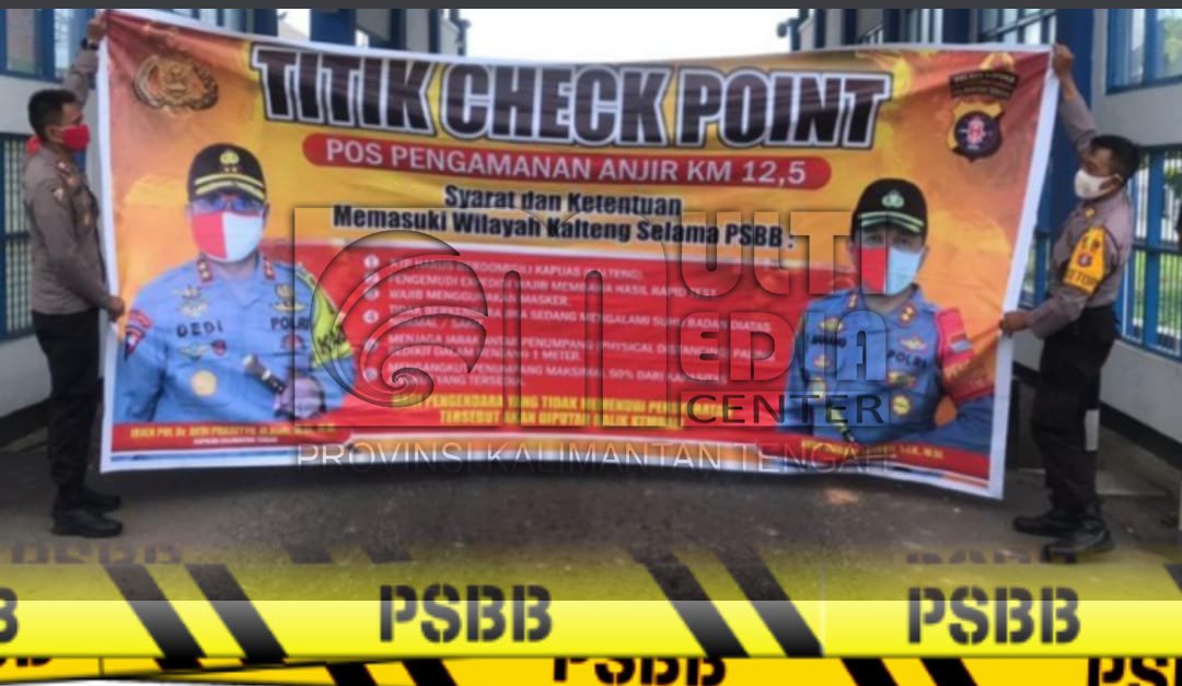 Tebar Spanduk, Polres Kapuas Edukasi Protokol Kesehatan 
