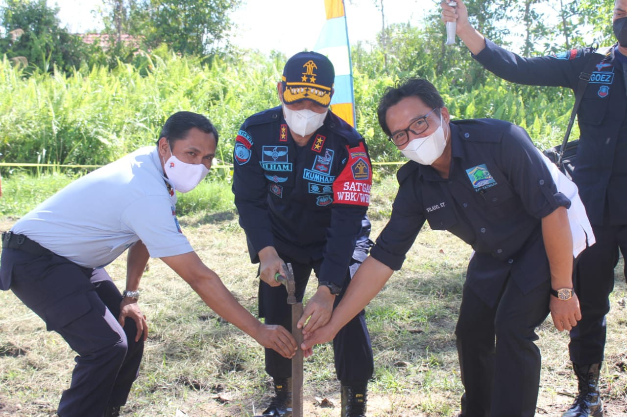 Kakanwil Tinjau Langsung Pembangunan Barak Pegawai Lapas Narkotika Kasongan