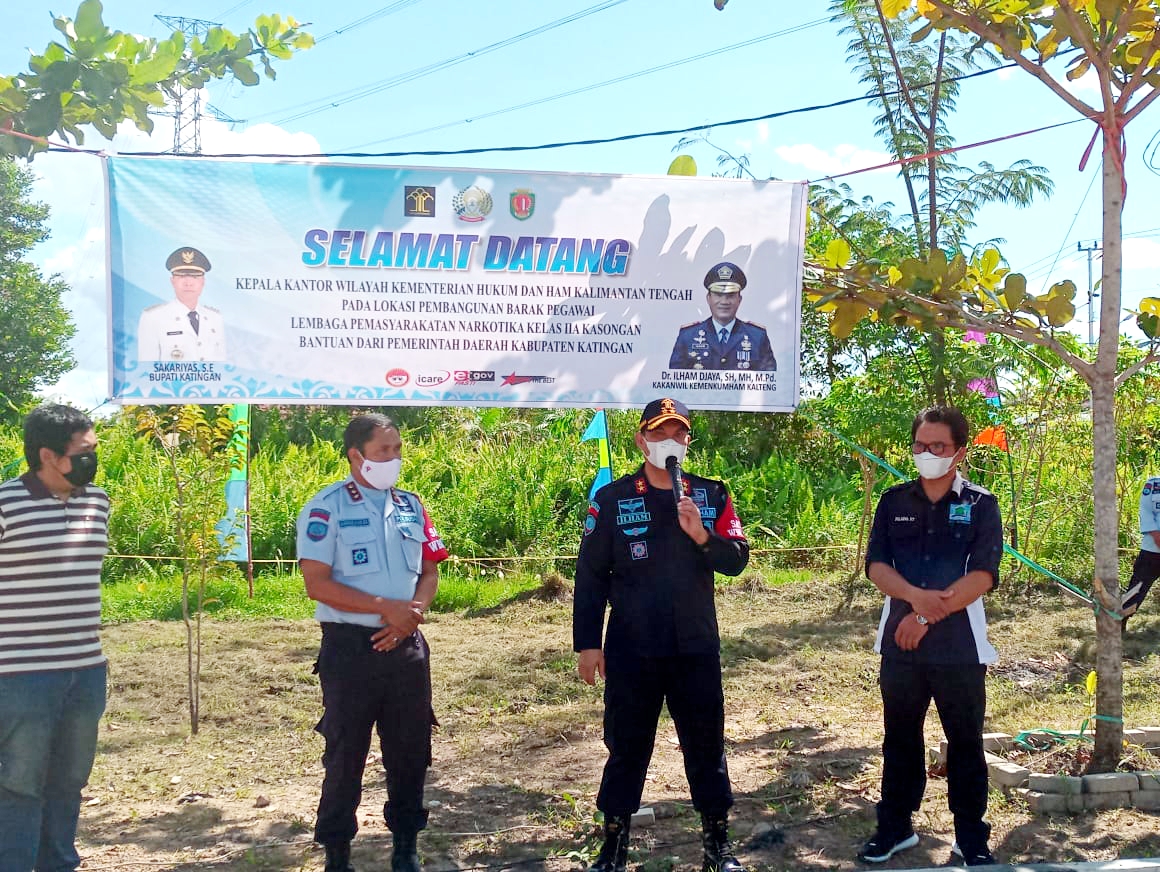 Kakanwil Tinjau Langsung Pembangunan Barak Pegawai Lapas Narkotika Kasongan