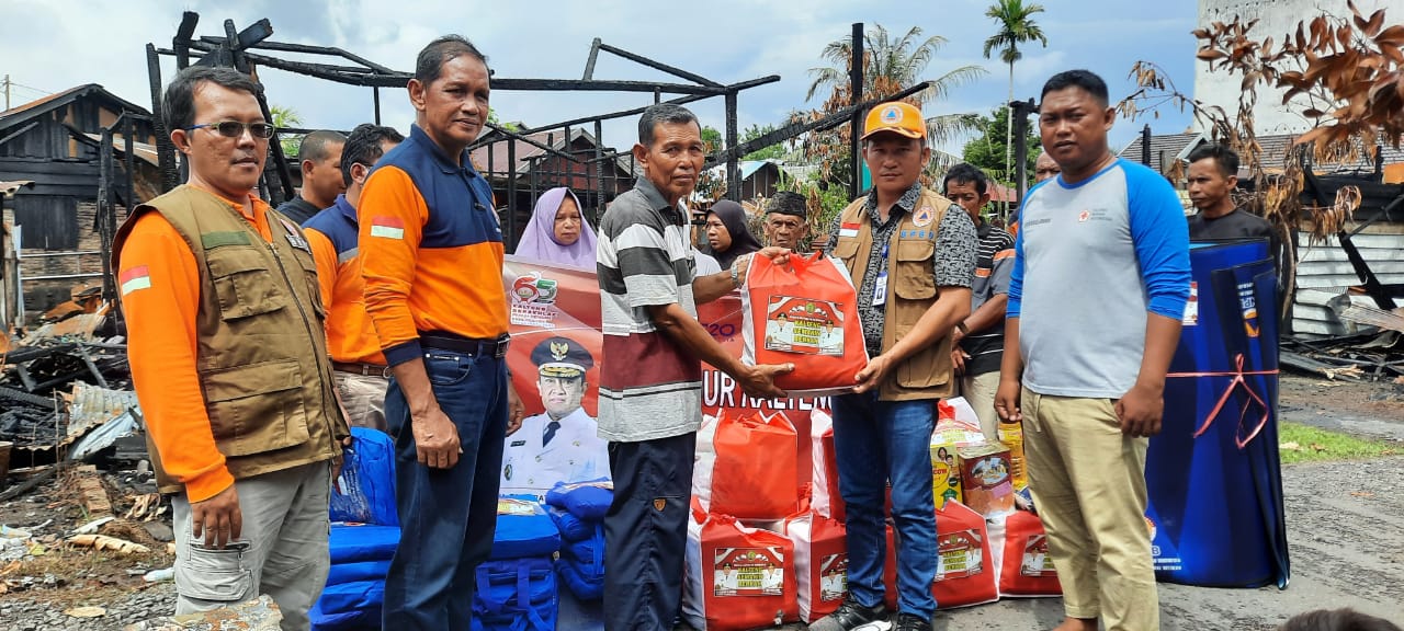 Peduli Korban Kebakaran di Kabupaten Seruyan, Gubernur Kalteng Berikan Bantuan Logistik dan Sembako