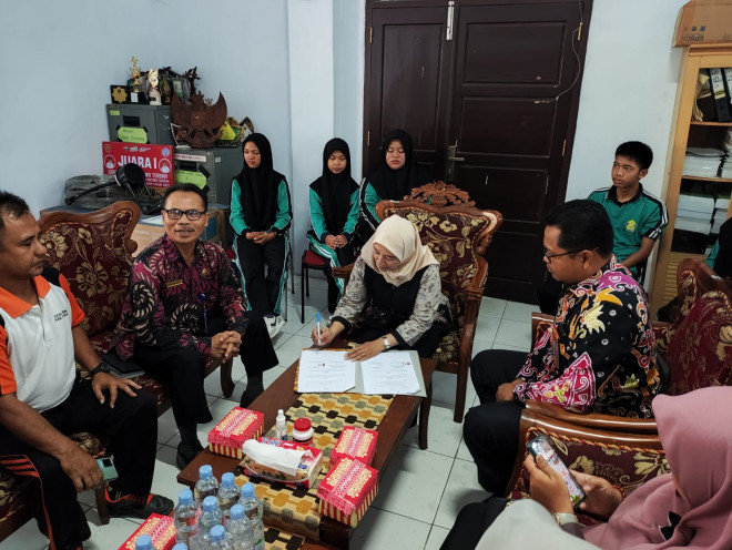 Dinas P3AP2KB Kobar Lakukan Fasilitasi dan Pembinaan Teknis Sekolah Siaga Kependudukan di SMAN 2 Pangkalan Bun