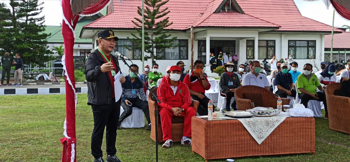 Gubernur H. Sugianto Sabran Meresmikan  Pasar Tani Berkah