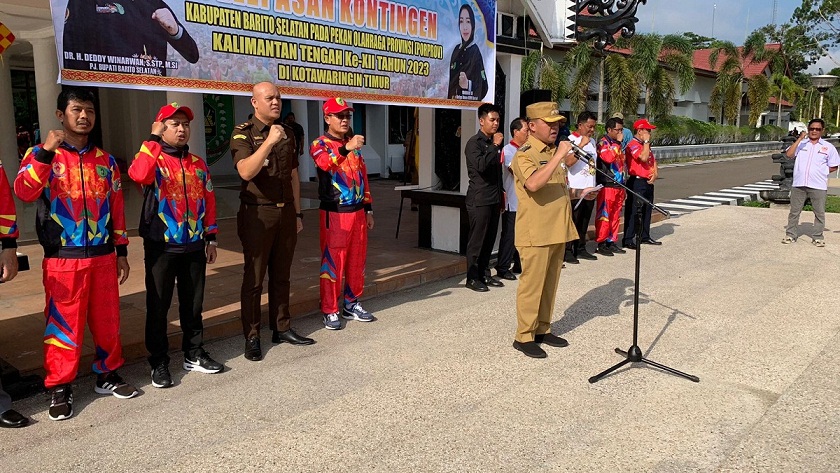 Pj. Bupati Barsel : Jaga Nama Baik Daerah saat ikuti Porprov XII Kalteng 2023 di Sampit