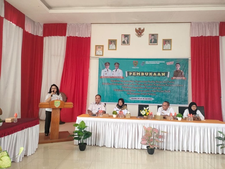 Dinas Dagperin Prov. Kalteng Adakan Pelatihan bagi Industri Kecil Menengah di Kab. Barito Selatan