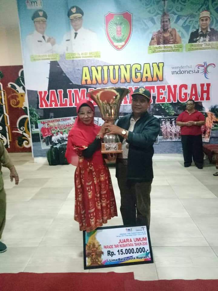 Kalteng Sukses Raih Piala Parade Tari Nusantara