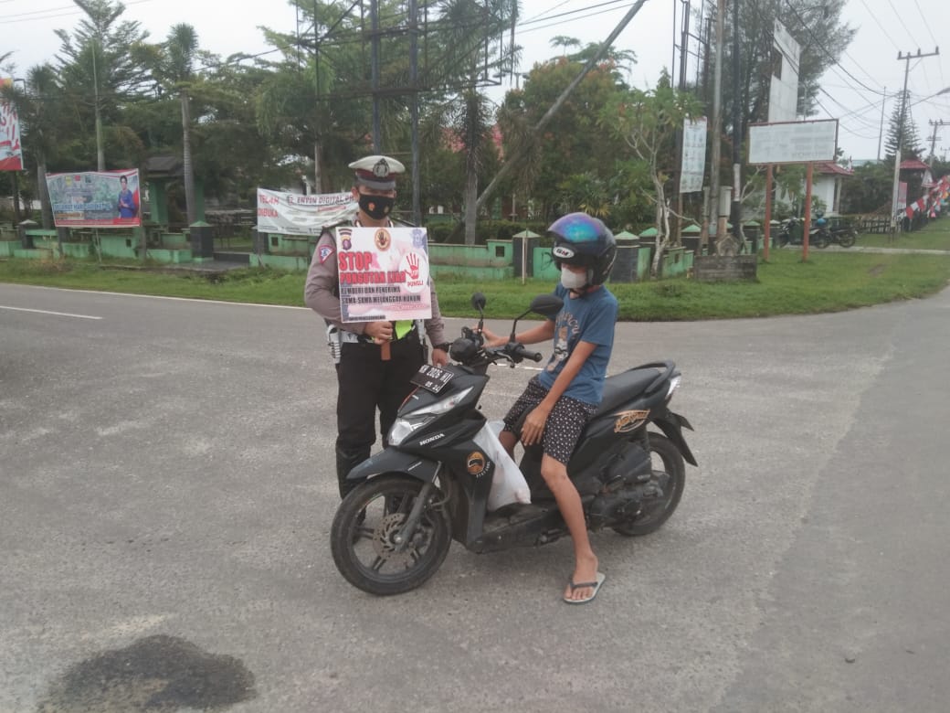 Satlantas Polres Gumas Sosialisasikan Stop Pungli Kepada Pengguna Jalan Raya