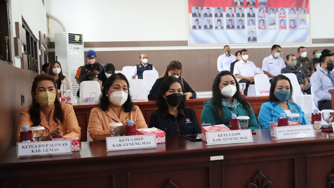 Rapat Paripurna dengan Agenda Jawaban Pemkab Atas Pandangan Umum DPRD Gumas