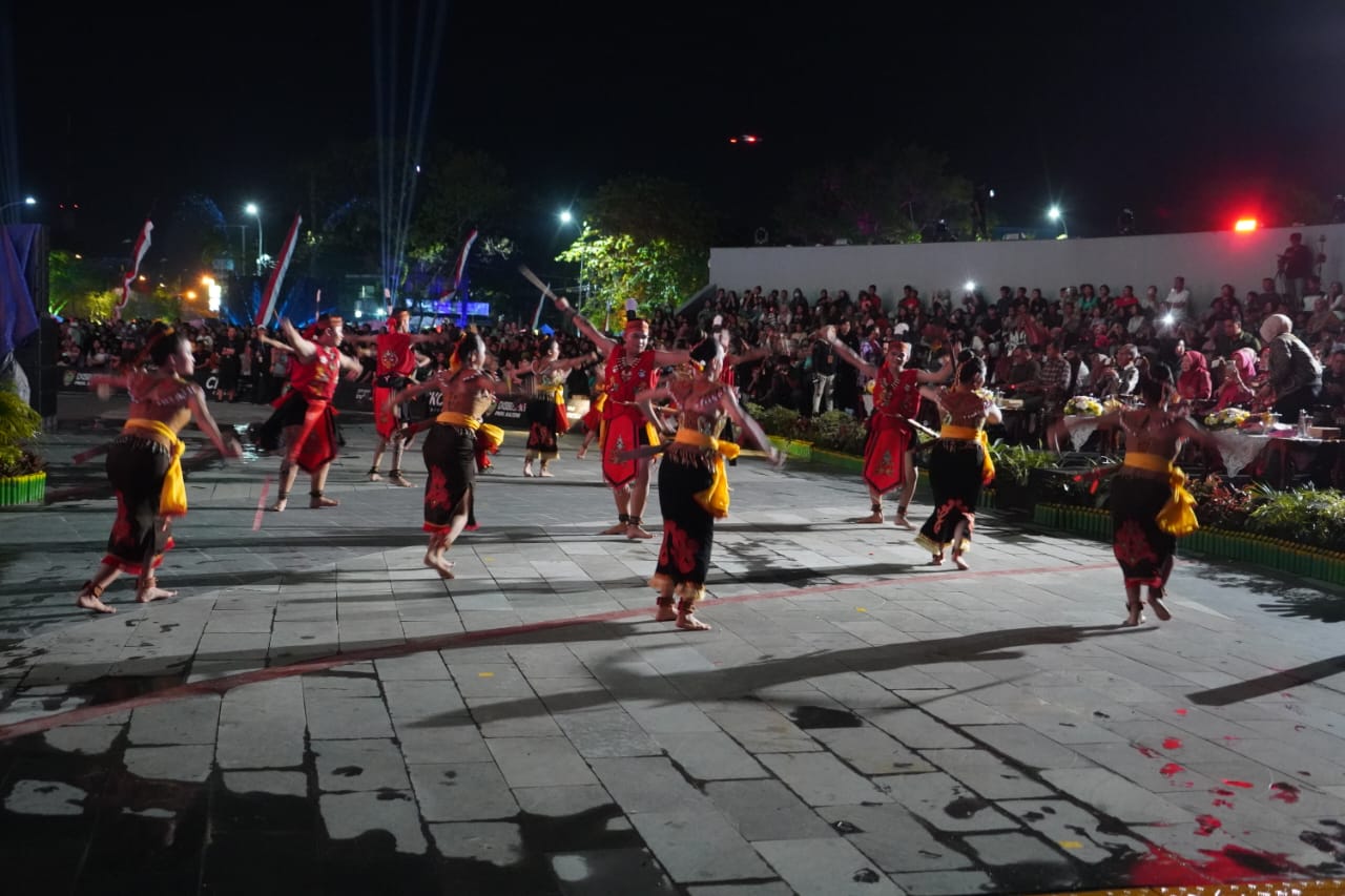 Asisten Ekbang Sri Widanarni Harapkan Central Kalimantan Creative Carnival Berdampak Positif Terhadap Perekonomian Kalteng