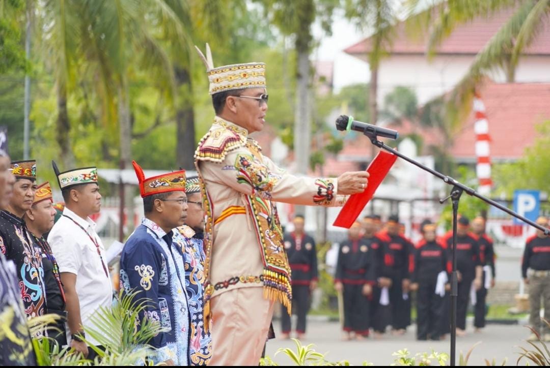 Perkuat Peran Lembaga Adat, Gubernur Kalteng Lantik BATAMAD dan Forum Koordinasi Damang Kepala Adat