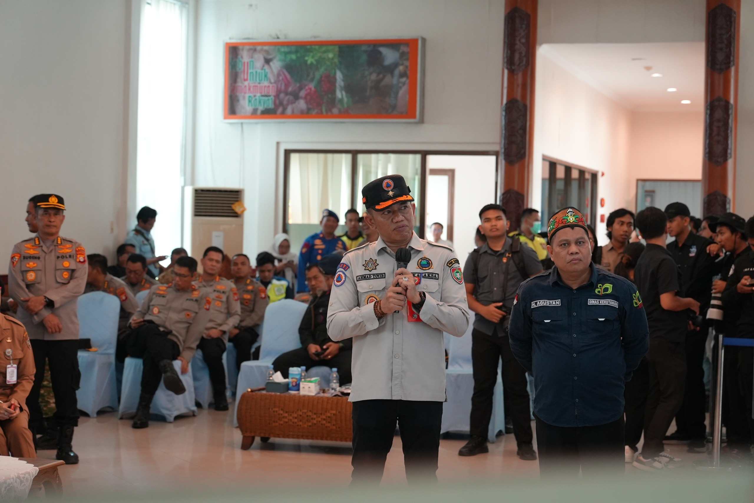 Presiden Prabowo Pimpin Rapat Karhutla di Palangka Raya, Kirim Bantuan Helikopter dan Ribuan Alat Pemadam