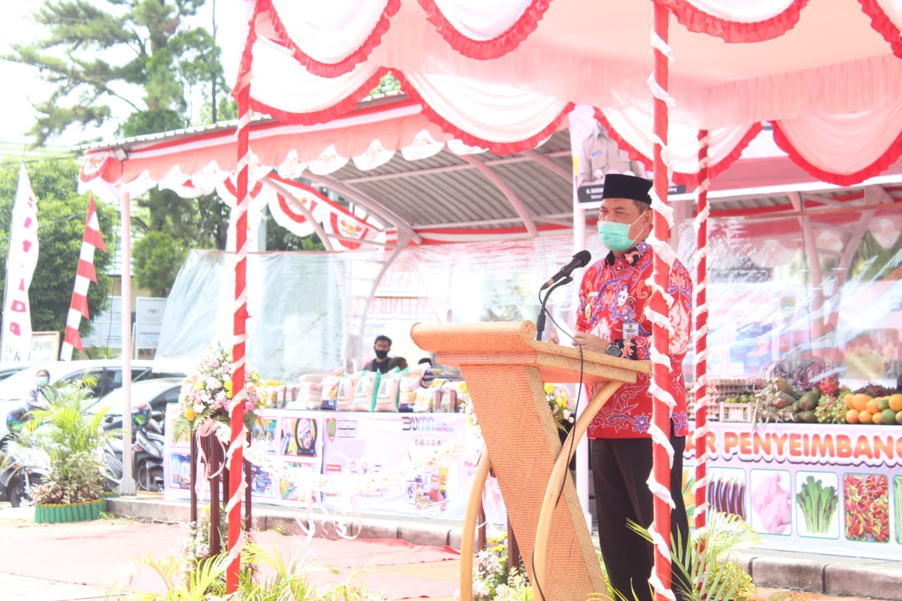 Sekda Kalteng Membuka Secara Resmi Pasar Penyeimbang