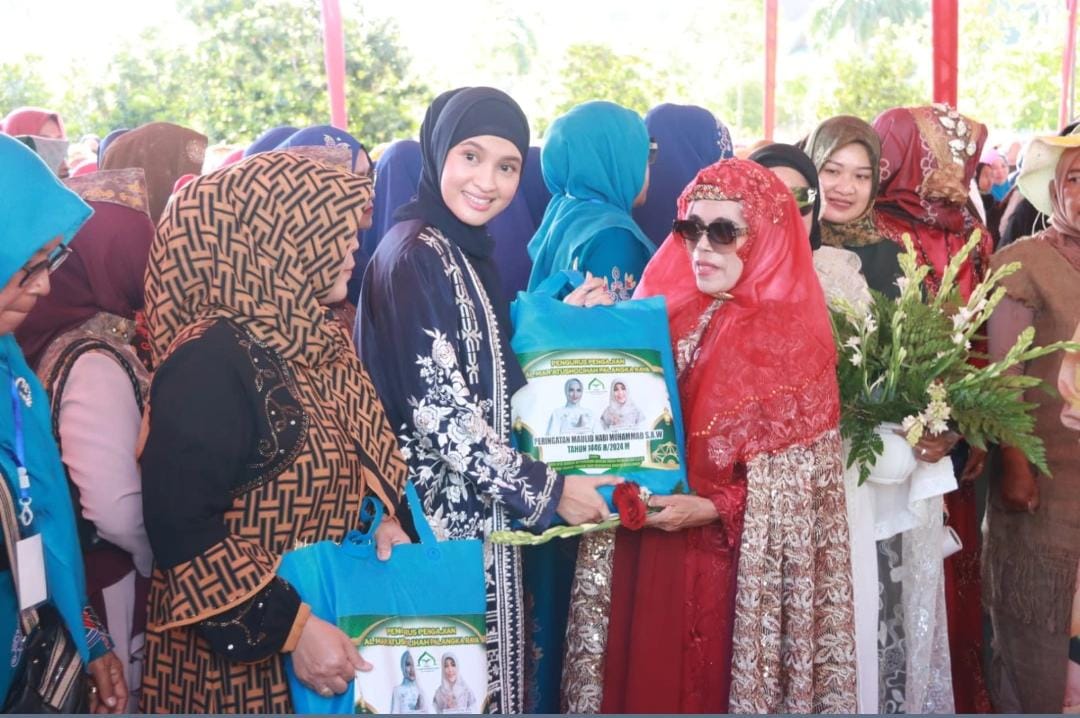 Ketua TP PKK Ivo Sugianto Sabran Hadiri Peringatan Maulid Nabi Muhammad SAW 1446 H, Pengajian Al-Mar`atussholihah Kota Palangka Raya