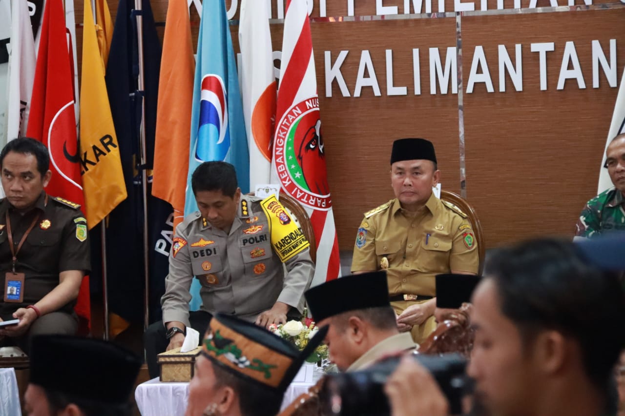 Gubernur Kalteng H. Sugianto Sabran Hadiri Rapat Pleno Terbuka Pengundian dan Penetapan Nomor Urut Paslon Gubernur dan Wakil Gubernur Kalteng Tahun 2024