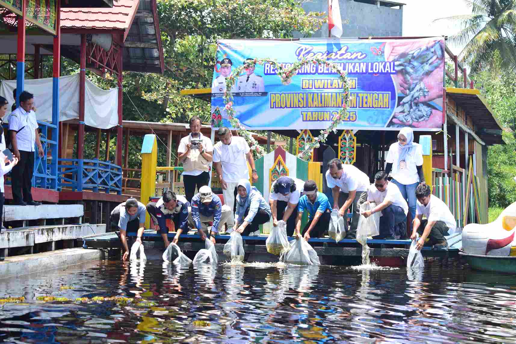 Pemprov Kalteng Restocking Benih Ikan di Kabupaten Barito Selatan