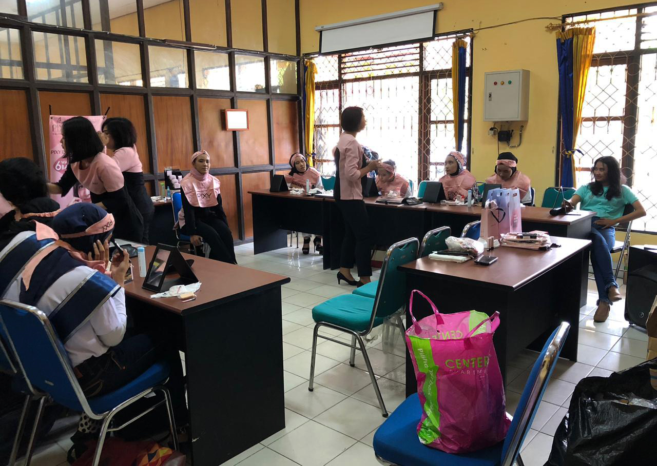 Pixy Cosmetic Dukung Aba Ambo Melalui Beauty Class