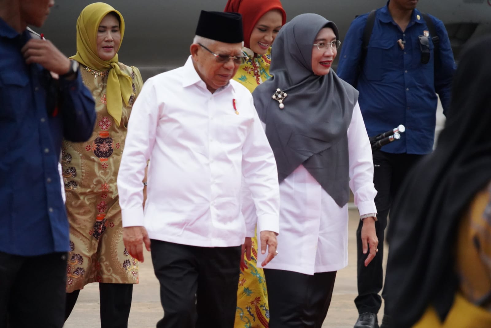 Gubernur Sugianto Sabran Beserta Ketua TP-PKK Ivo Sugianto Sabran Sambut Kedatangan Wapres dan Istri di VIP Room Isen Mulang Bandara Tjilik Riwut Palangka Raya