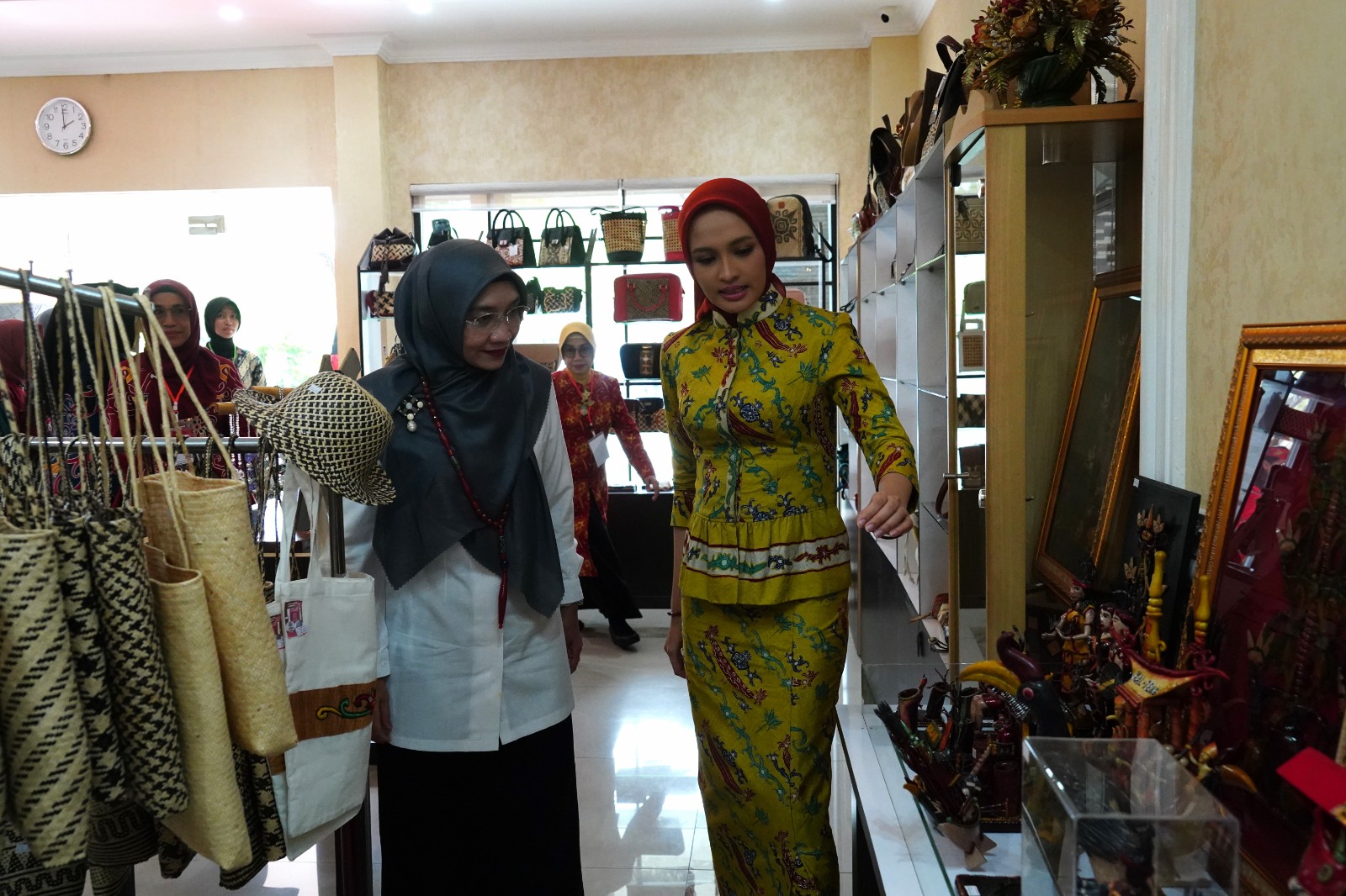Ketua Dekranas Wury Ma`ruf Amin Kunjungi Dekranasda Kalteng