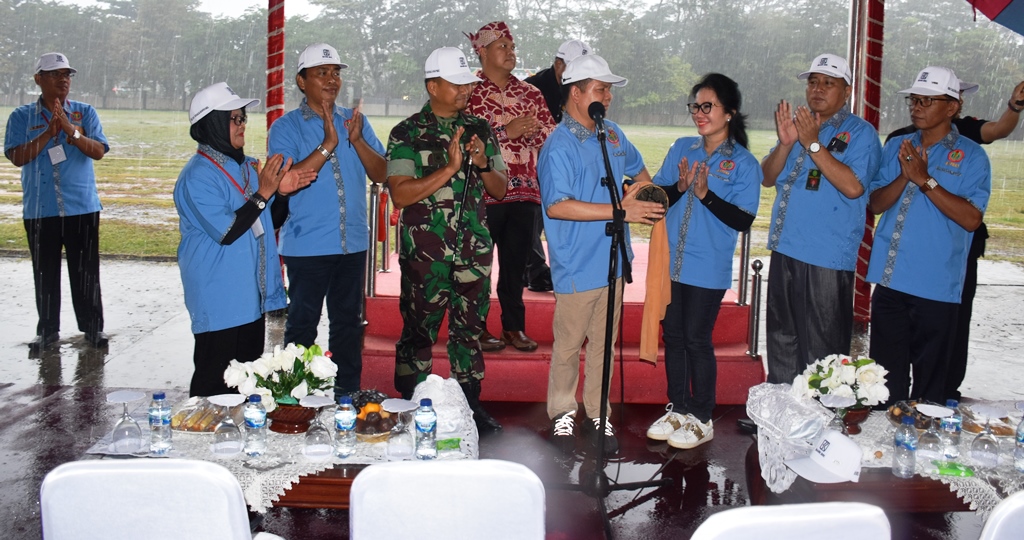 1.190 Guru Ikuti Porseni PGRI Kapuas