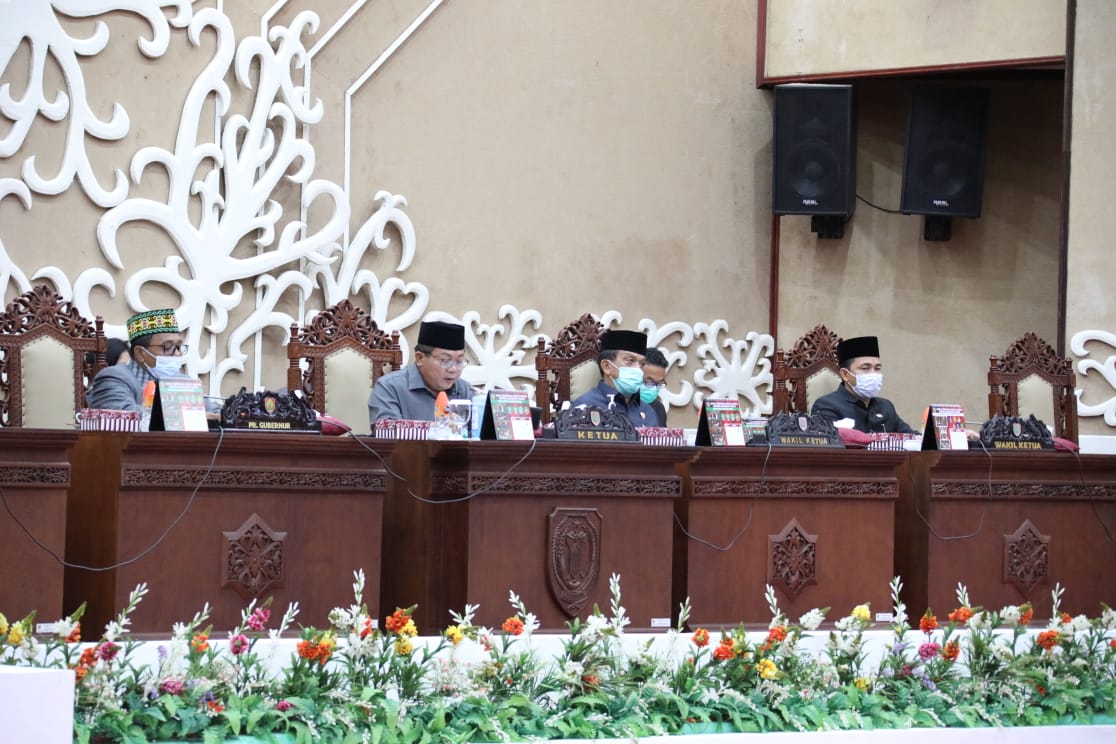 Plt. Gubernur Kalteng Hadiri Rapur ke-8 Masa Persidangan III Tahun Sidang 2020 Tentang APBD Prov. Kalteng  TA. 2021