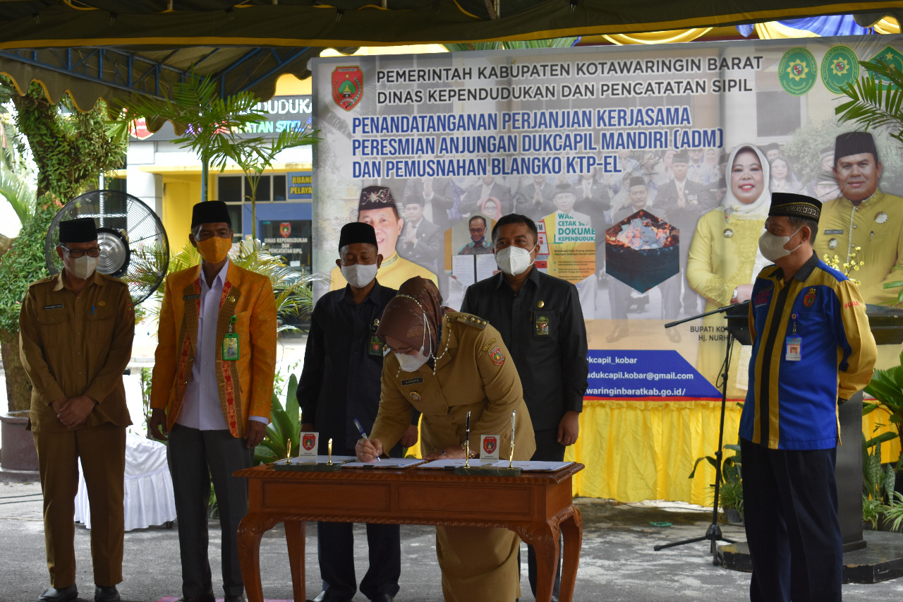 Bupati Kobar Launching Anjungan Dukcapil Mandiri