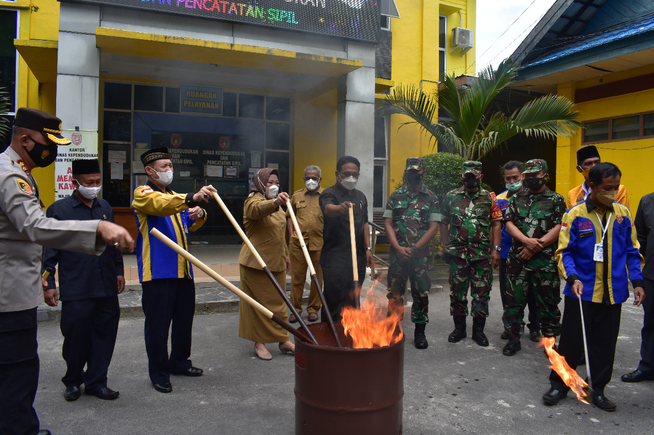 Bupati Kobar Launching Anjungan Dukcapil Mandiri