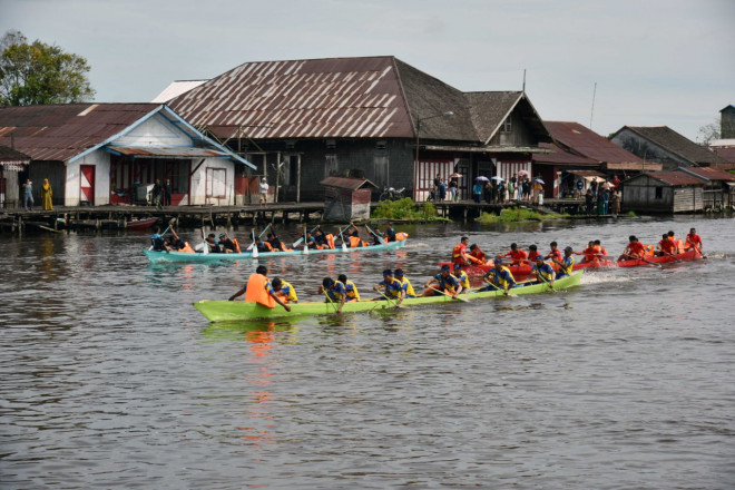 Lomba Dayung di Sungai Arut Kembali Digelar