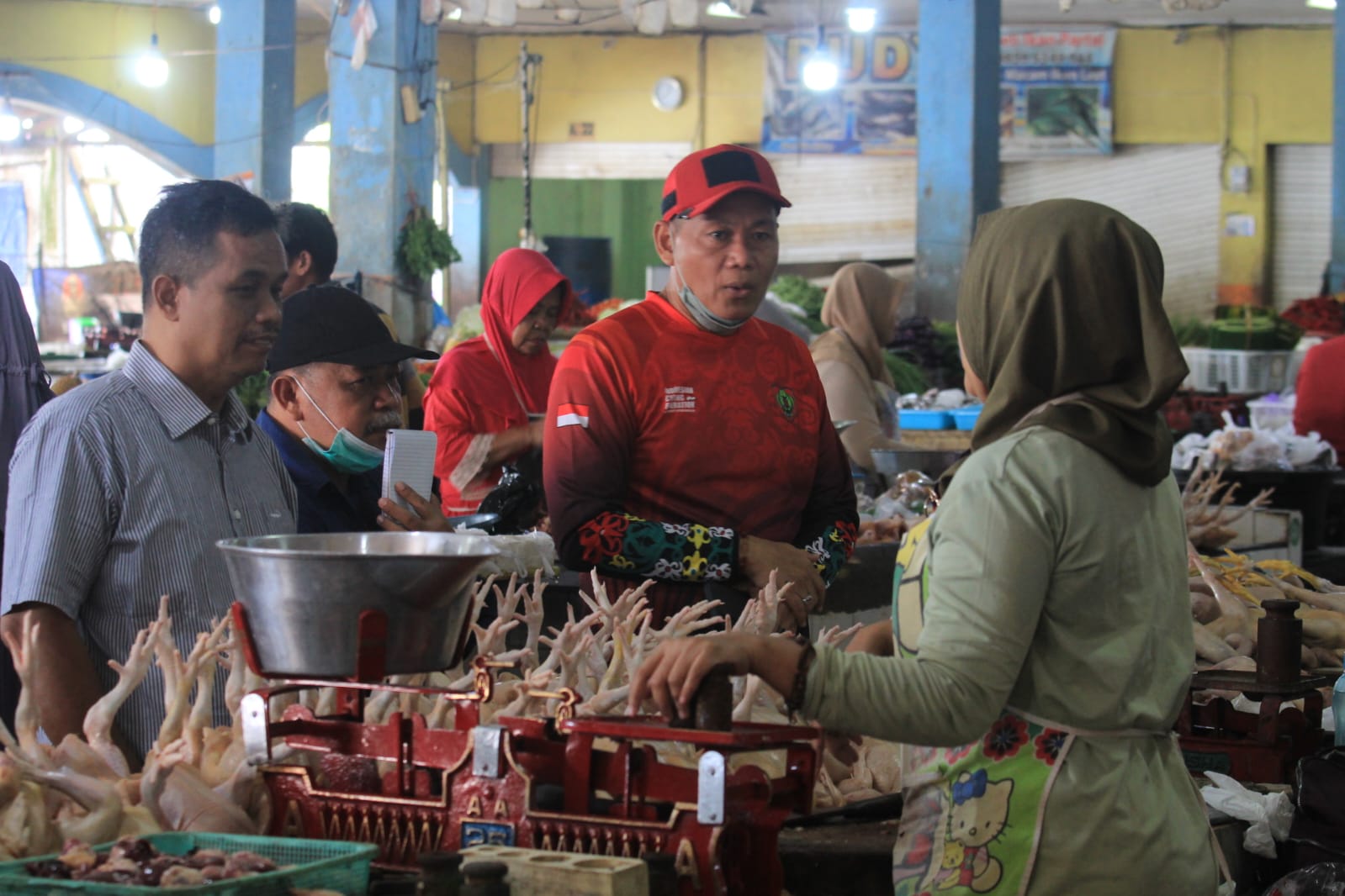 Jelang Nataru, Tim Satgas Pangan Bersama TPID Prov. Kalteng Lakukan Sidak Pasar dan Tinjau Stok Bahan Pokok di Sampit