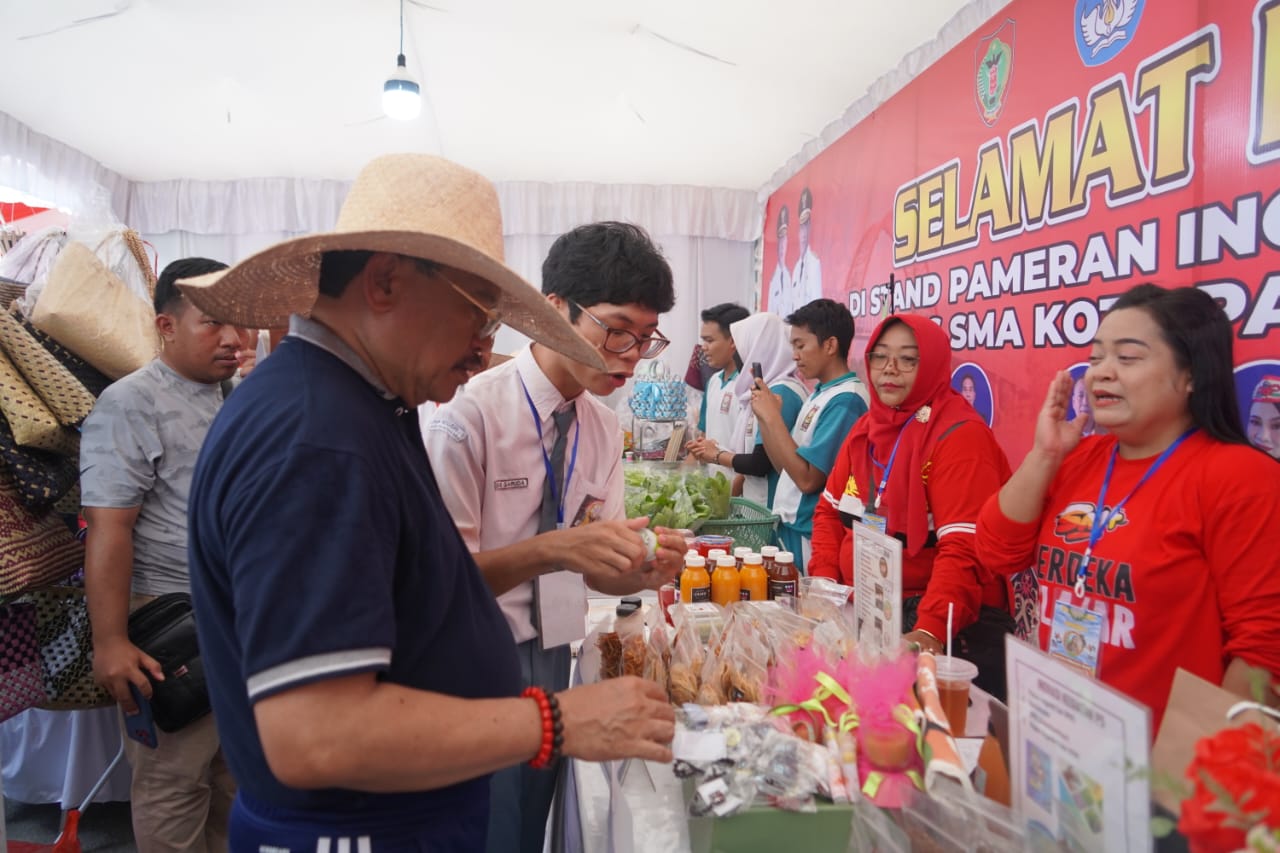Ajak untuk Menghargai dan Mencintai Produk Inovasi Pelajar Kalteng, Sekda Nuryakin Hadiri Pentas Prestasi Pelajar dan Guru Tahun 2023