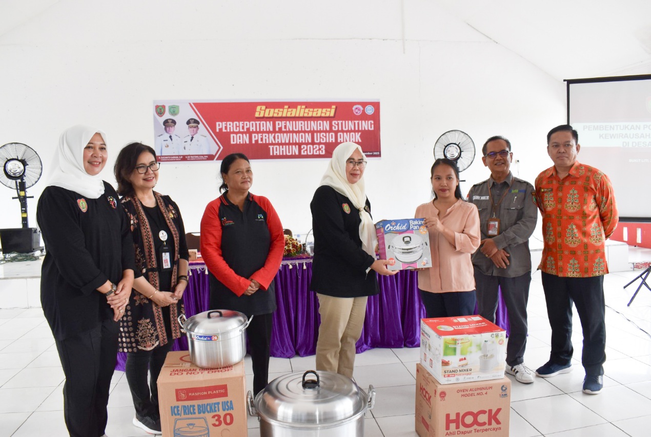 DP3APPKB dan Forum PUSPA Berikan Bantuan Kewirausahaan Perempuan dan Anak