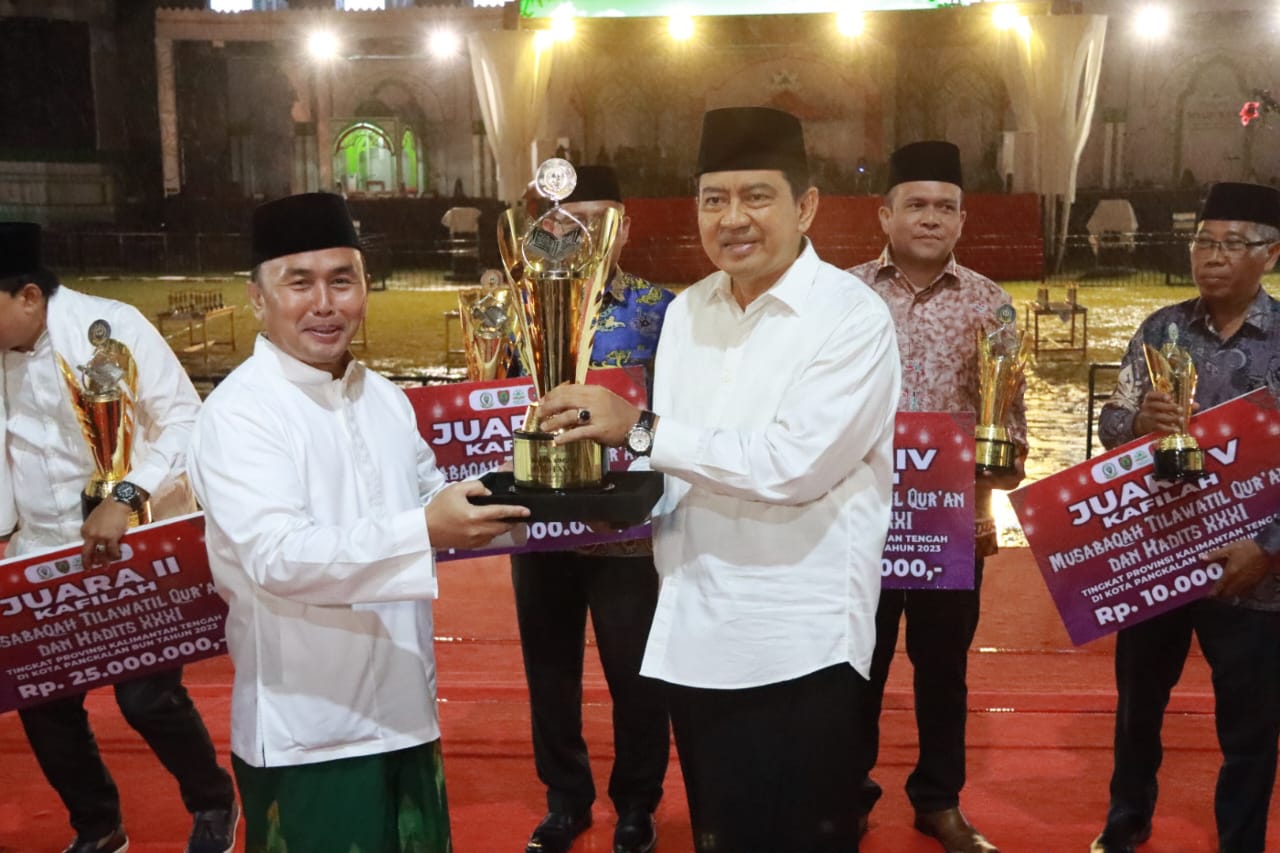 Tutup MTQH XXXI Tingkat Provinsi Kalteng, Gubernur Sugianto Sabran Berikan Doorprize 32 Paket Umroh