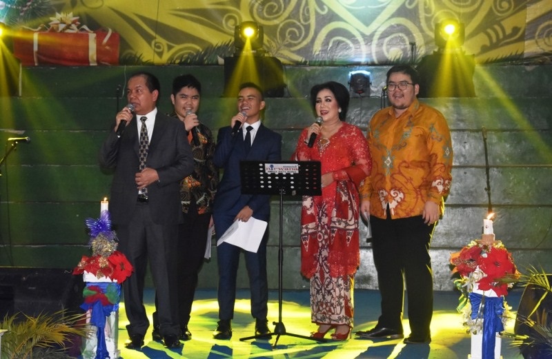 Angel Pieters Meriahkan Natal Gabungan Di Kapuas