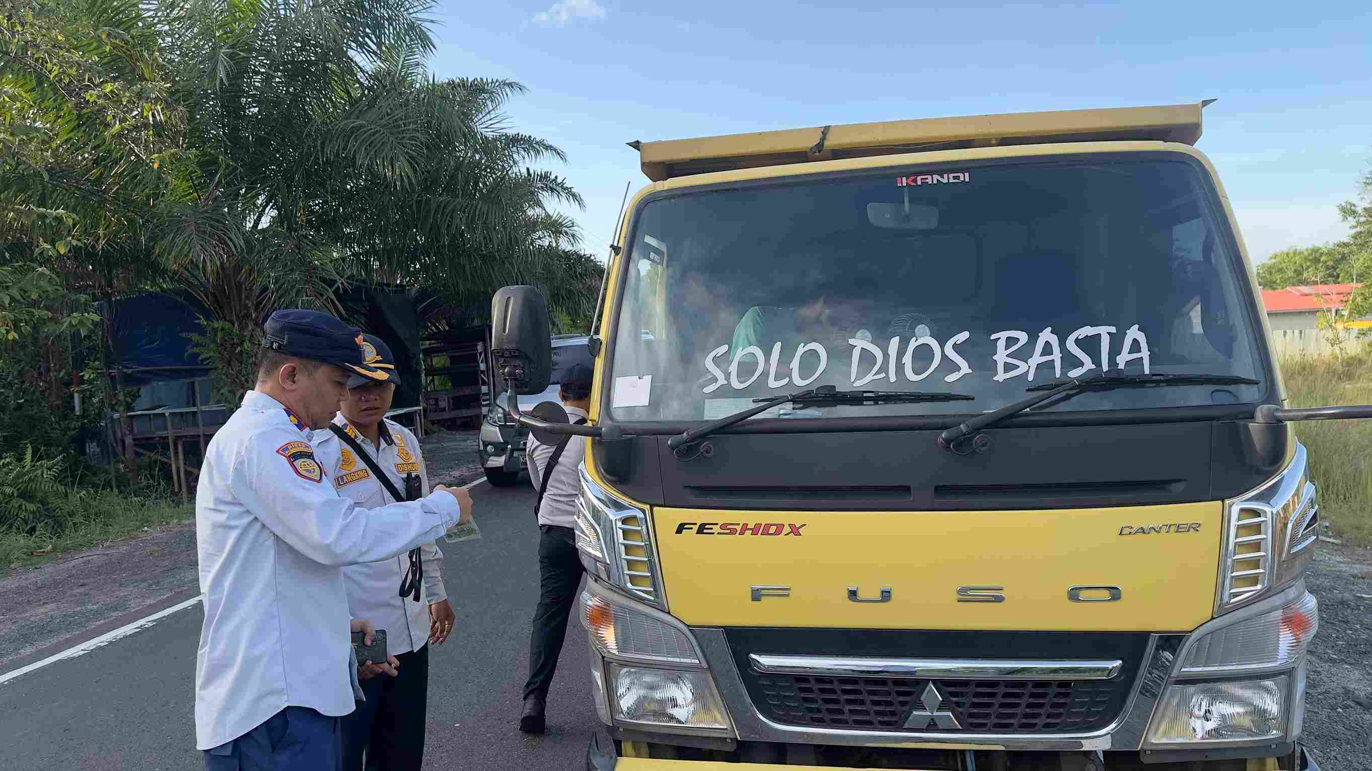 Dishub Prov. Kalteng Laksanakan Gakkum Angkutan Barang di Ruas Jalan Nasional Palangka Raya - Bagugus