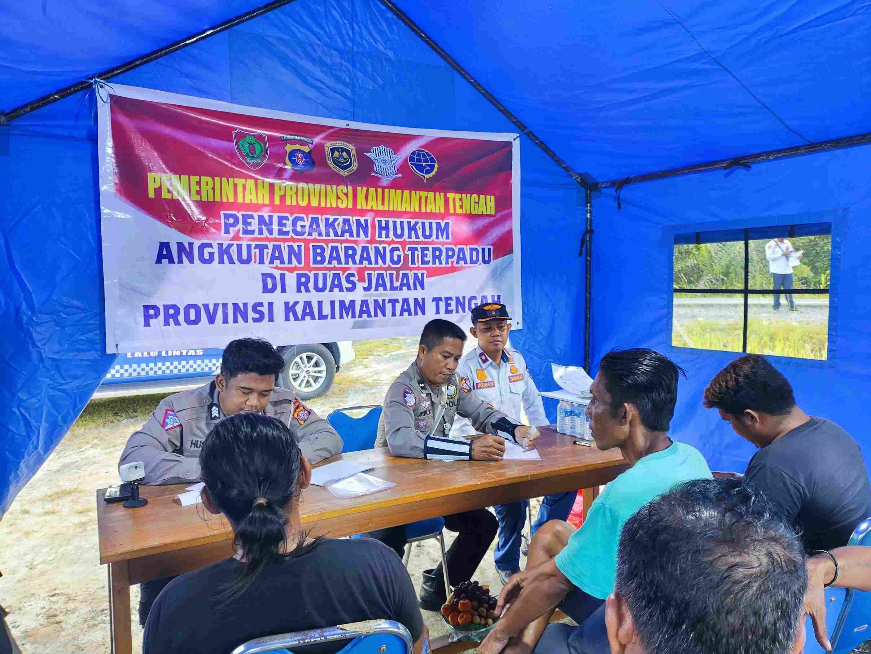 Dishub Prov. Kalteng Laksanakan Gakkum Angkutan Barang di Ruas Jalan Nasional Palangka Raya - Bagugus